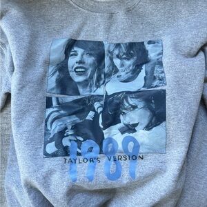 1989 Taylor Swift grey sweatshirt Size Adult Medium